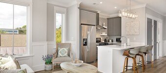 Elegant and Chic Condo in Downtown Historic Charleston