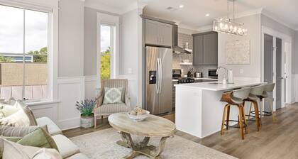 Elegant and Chic Condo in Downtown Historic Charleston