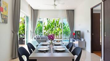 2 Bedrooms Pool Villa | Spiseområde på rommet
