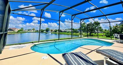 Disney sijainti eristäytynyt allas ja king size 4 pylvässängyt