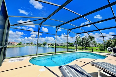 Disney Location with Secluded Pool and King Sized 4-Poster Bed