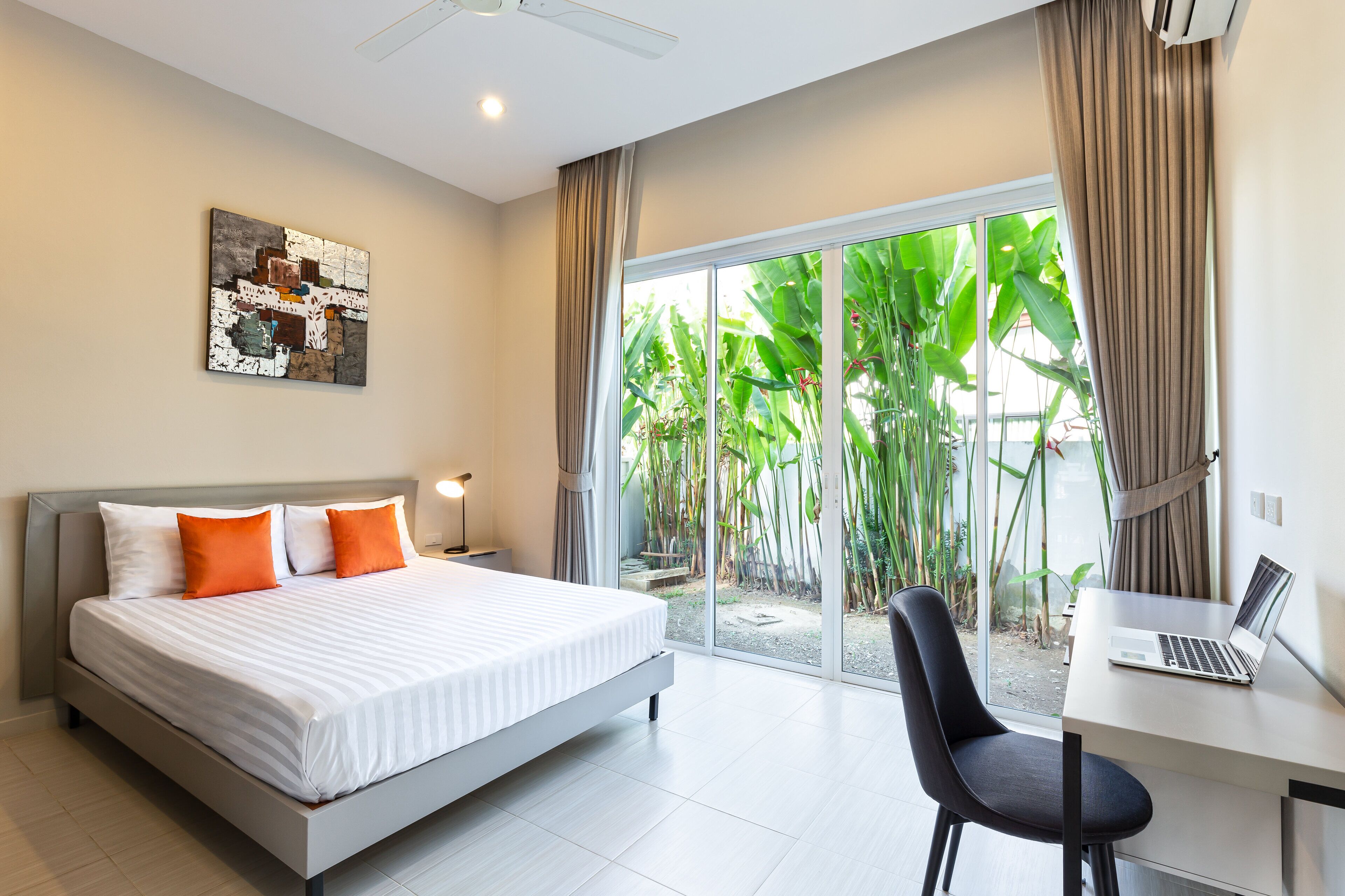 2 Bedrooms Pool Villa | 2 chambres, décoration personnalisée, ameublement personnalisé, bureau
