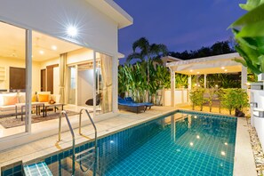 Outdoor pool, pool umbrellas, sun loungers - Tropical Holiday 2BR Pool Villa Greens 9 (Rawai)