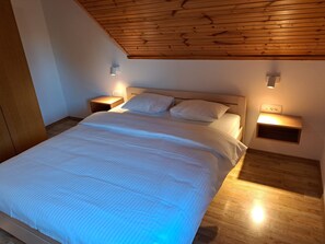 Apartamento família, 2 quartos, vista para a montanha | Opções para refeição no quarto