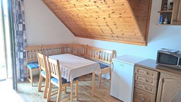 Familienapartment, 2 Schlafzimmer, Bergblick | Eigene Küche