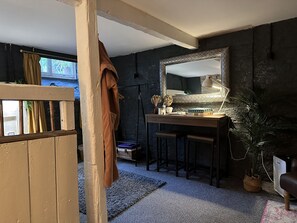 Comfort Apartment, Private Bathroom, Courtyard View (Garden Apartment)