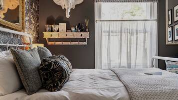 Comfort Double Room, Shared Bathroom, Courtyard View (South Western Main House) | Interior