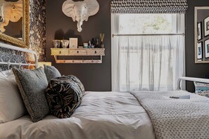 Comfort Double Room, Shared Bathroom, Courtyard View (South Western Main House) | Interior - One Drake Road Hotel (Tavistock)