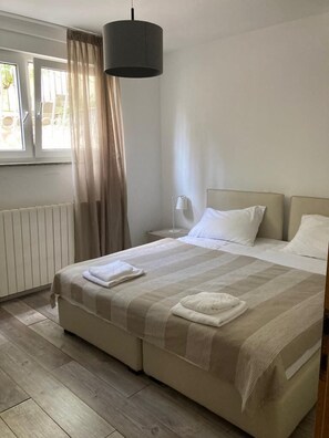 Two Bedroom Apartment, Lower Ground floor | In-room safe, desk, iron/ironing board, free cribs/infant beds - Villa Marija (Pula)