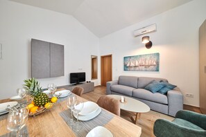 One Bedroom Apartment | Oppholdsområde | LCD-TV