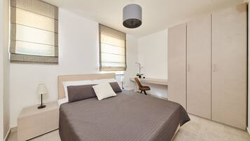 1 bedroom, in-room safe, desk, iron/ironing board