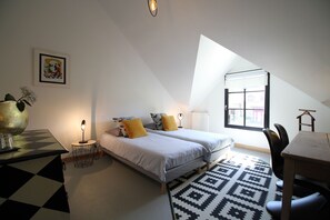 Twin Room, 2 Katil Bujang (Single), Non Smoking | Peralatan tempat tidur premium, dihias secara berasingan 