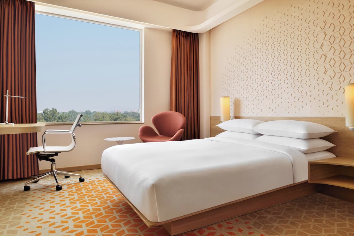 Suite, 1 grand lit (City View) | Couette en duvet d'oie, coffres-forts dans les chambres, bureau