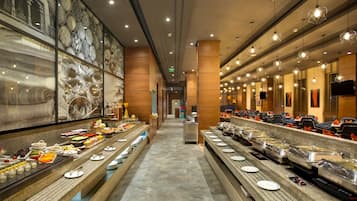 Desayuno buffet diario (INR 450 por persona)