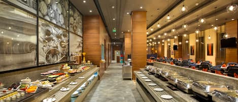 Daily buffet breakfast (INR 450 per person)