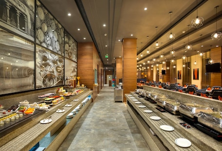 Desayuno buffet (INR 450 por persona)