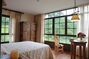 双人房 (Avellano) | 客房内保险箱、特色装修、特色家居、办公桌