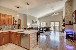 Interior - Walk to Slopes Penthouse - Red Hawk 4 Bed / 4 Bath  PENTHOUSE CONDO   (Keystone)