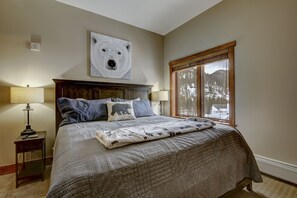 4 bedrooms, in-room safe, desk, iron/ironing board - Walk to Slopes Penthouse - Red Hawk 4 Bed / 4 Bath  PENTHOUSE CONDO   (Keystone)