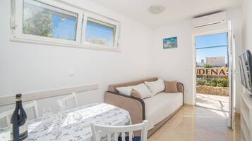 Apartment, 2 Schlafzimmer, Terrasse, Gartenblick | Wohnbereich