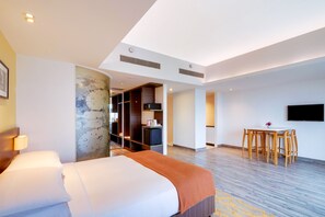 Premium bedding, in-room safe, individually furnished, desk - Fairfield by Marriott Ahmedabad (Ahmedabad)