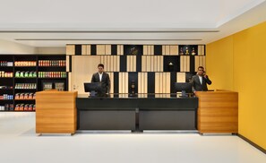 Lobby - Fairfield by Marriott Ahmedabad (Ahmedabad)