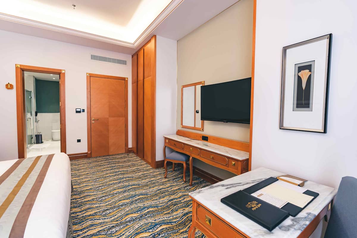 executive suite | 2 bedrooms, free minibar items, in-room safe, individually decorated