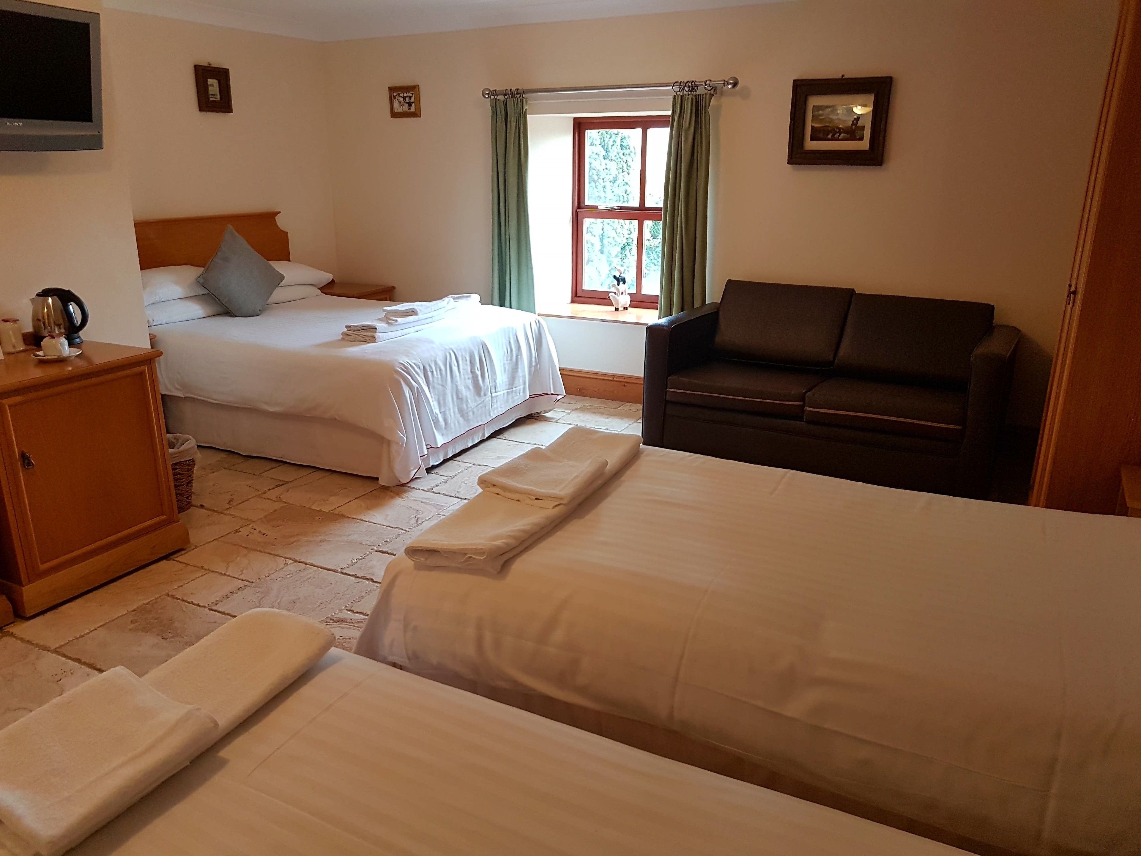 Family Room, Multiple Beds