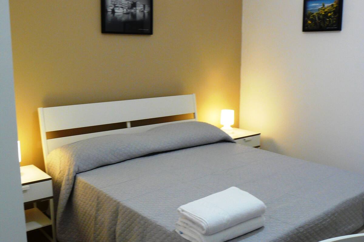 Soundproofing, free WiFi, bed sheets