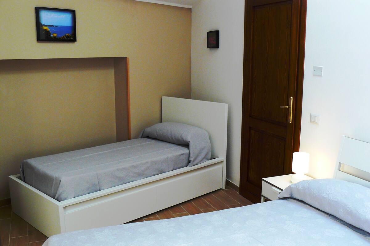 Soundproofing, free WiFi, bed sheets