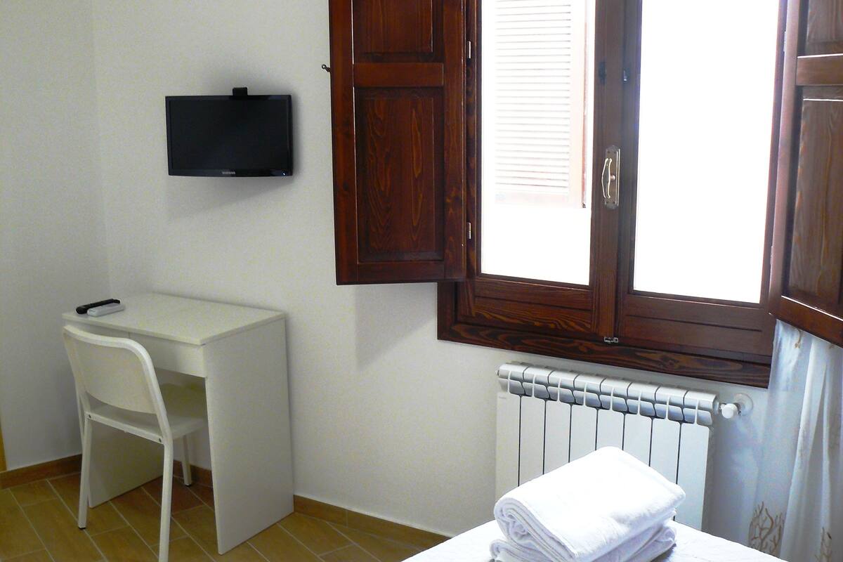 Soundproofing, free WiFi, bed sheets