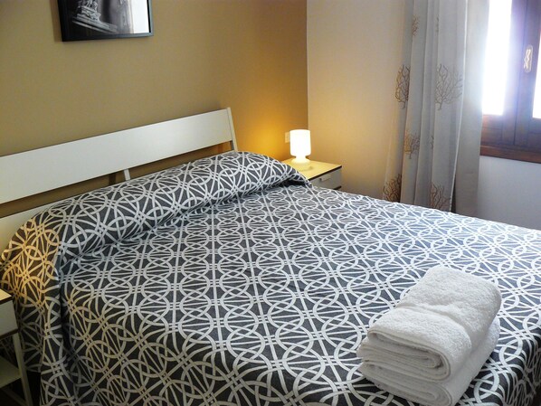 Soundproofing, free WiFi, bed sheets