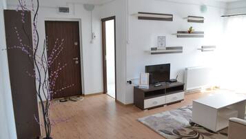 Leilighet – signature, 1 soverom | Oppholdsrom | Flatskjerm-TV