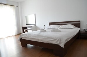 Traditional Apartment, 1 Bedroom | 1 bedroom, Egyptian cotton sheets, premium bedding, down comforters - Alexys Residence 5 (Iasi)