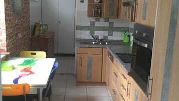 Design Apartment | Private kitchen | Full-size fridge, microwave, oven, stovetop