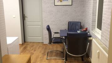 Family Apartment | In-room dining