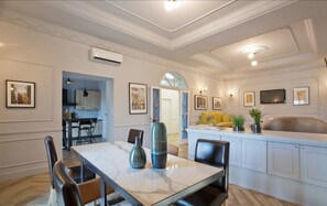 Apartment, 3 Bedrooms | In-room dining