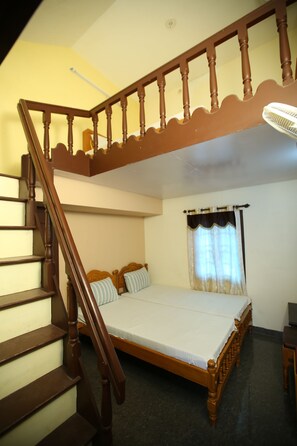 Perhepuumaja, 2 parisänkyä, tupakointi sallittu | Yksilöllisesti sisustettu, yksilöllisesti kalustettu, pimennysverhot