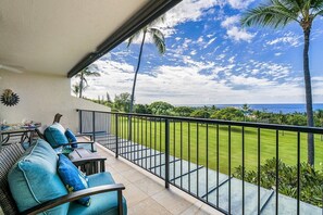 Terrace/patio - 🏖️Ocean View Condo w/ AC + Pickleball | Kona Golf (Kailua Kona)
