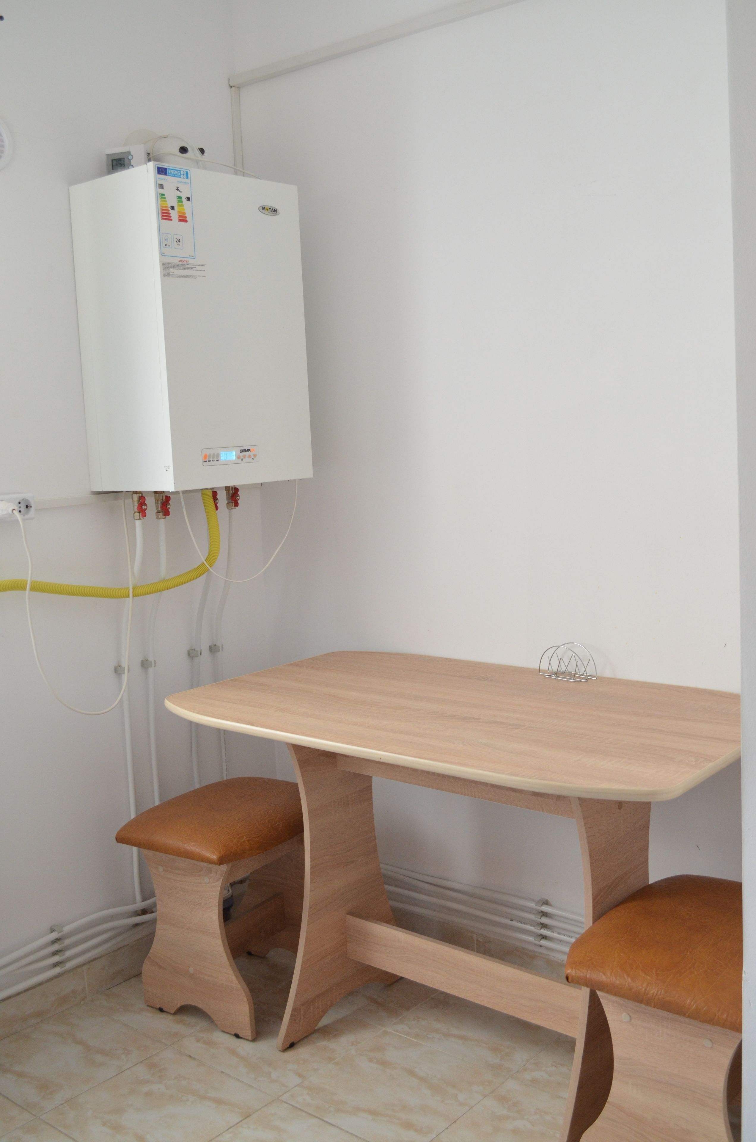 City appartement, 1 slaapkamer | Privékeuken | Een koelkast met diepvriezer, een oven, een kookplaat, een waterkoker