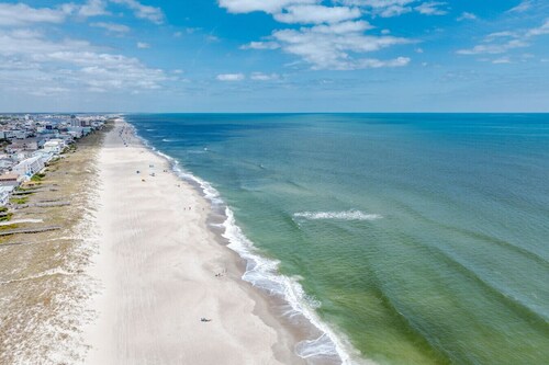 Family Ocean-View Retreat 4BR/3BA, Like Home!