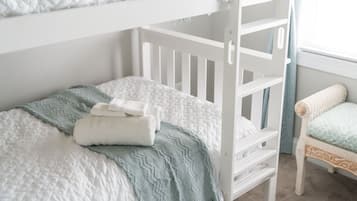 4 dormitorios, tabla de planchar con plancha, cuna de viaje y wifi