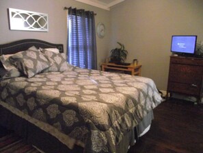 2 chambres, fer et planche à repasser, Wi-Fi, draps fournis