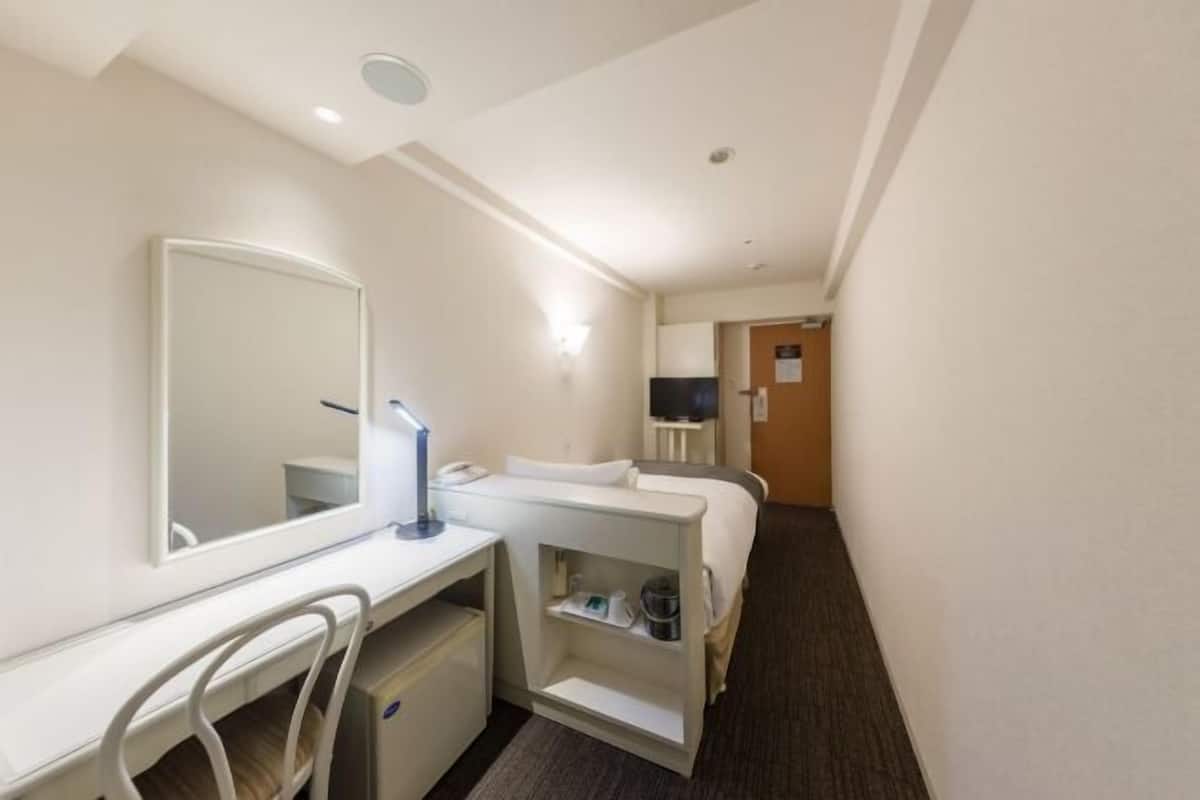 1 bedroom, in-room safe, desk, iron/ironing board