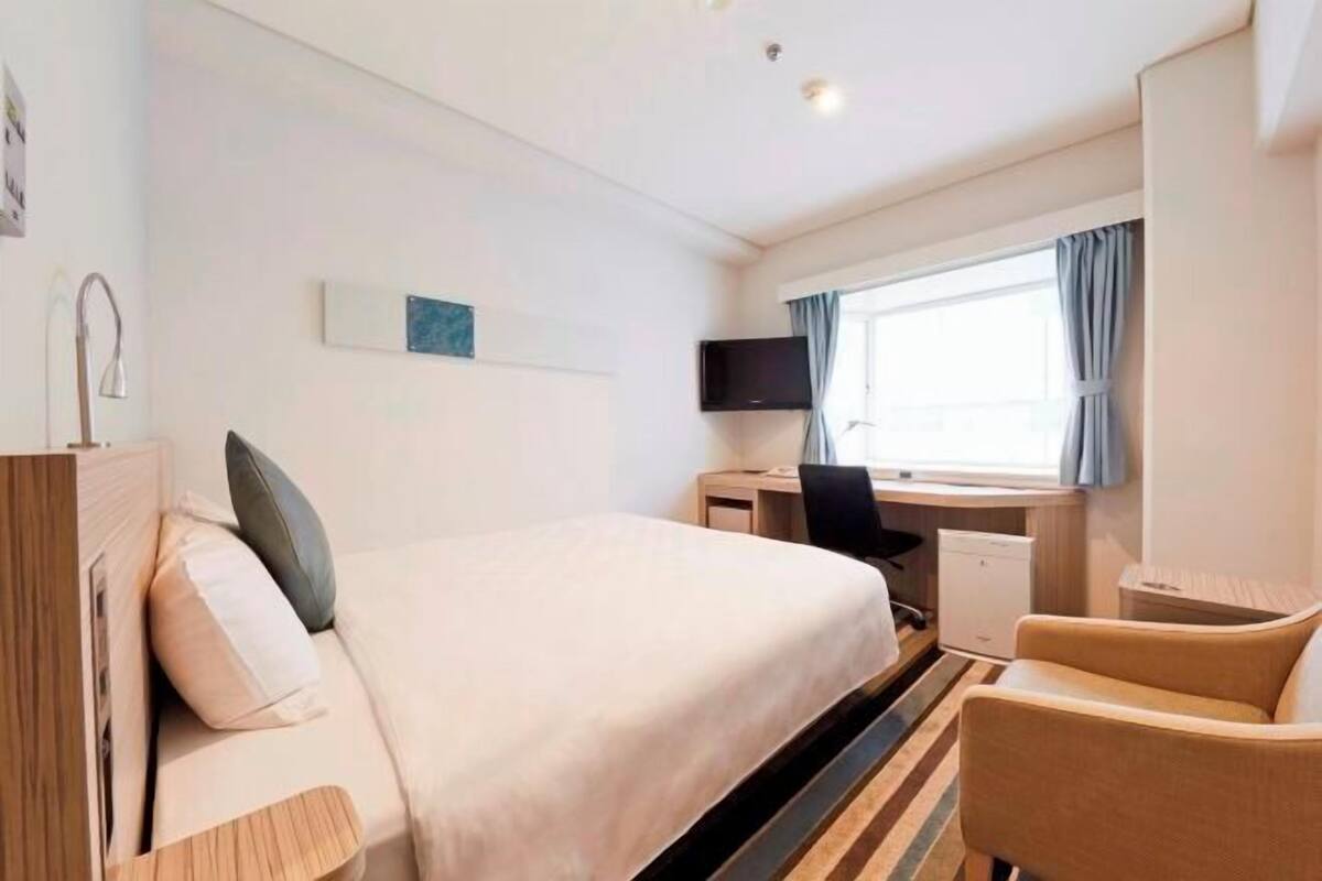 In-room safe, desk, iron/ironing board, WiFi (free)