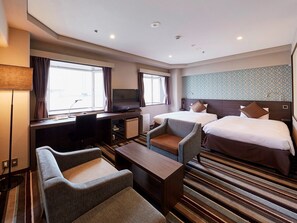 雙床房, 非吸煙房, 可使用俱樂部酒廊 (Large, Complimentary Light Breakfast) | 客房內保險箱、書桌、熨斗/熨衣板、免費無線上網