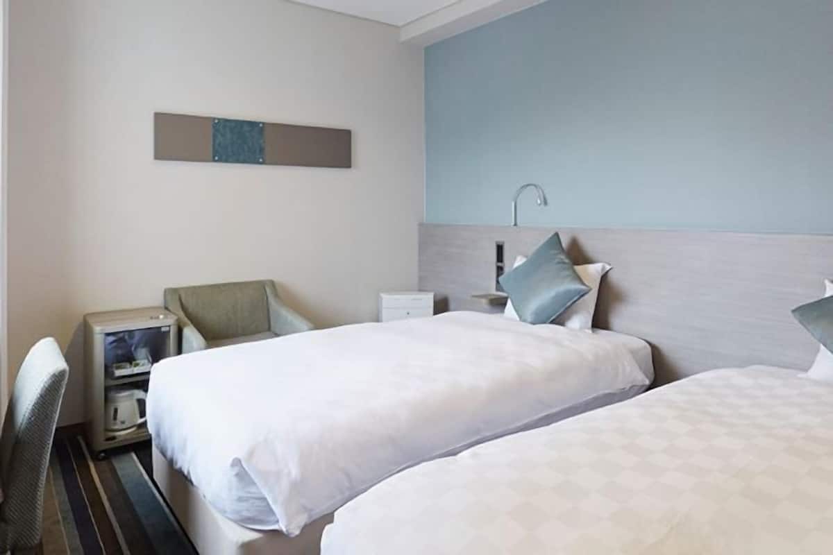 1 quarto, cofres nos quartos, escrivaninha