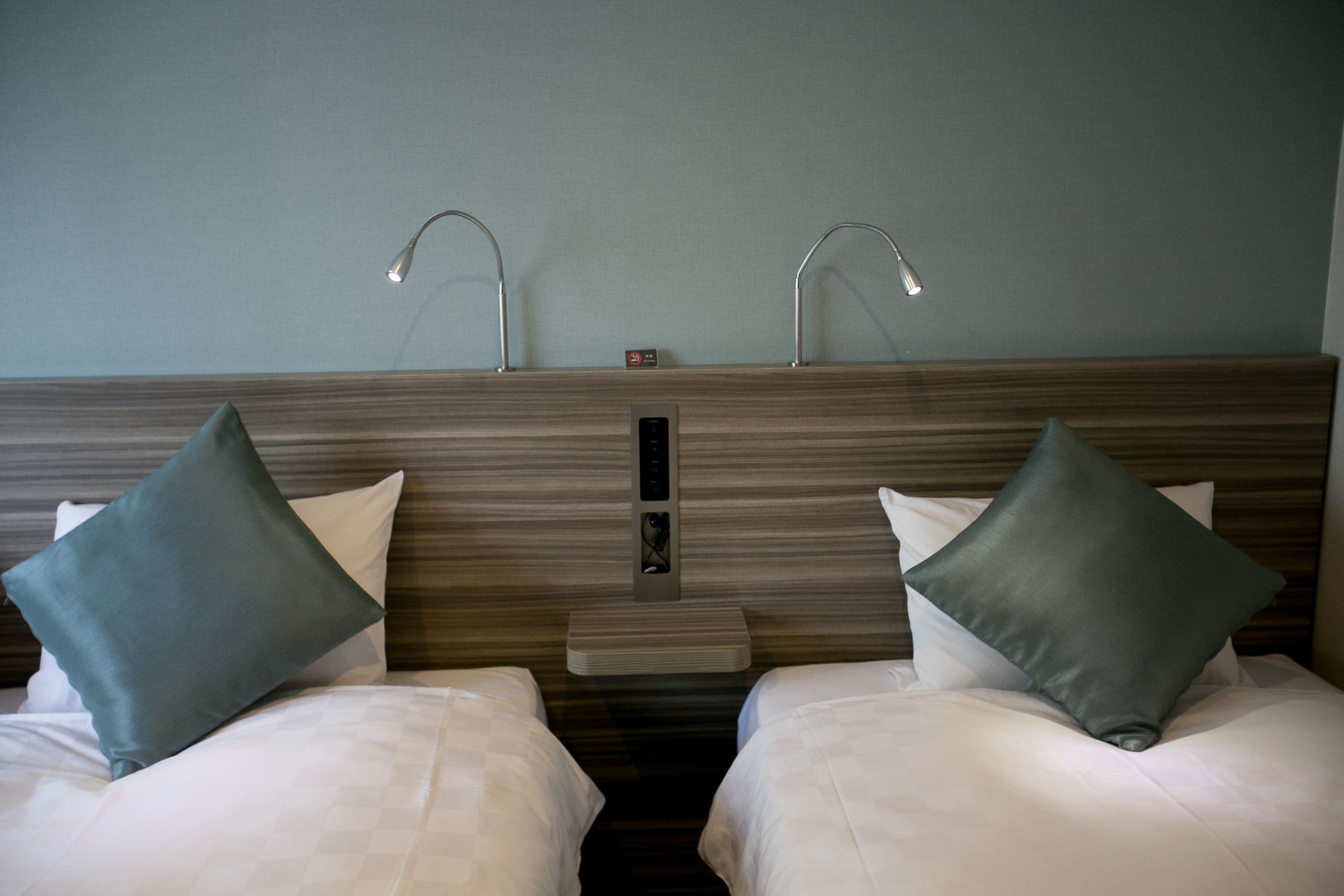 twin room - non-smoking with lounge access & complimentary light breakfast included | 1 bedroom, in-room safe, desk, iron/ironing board