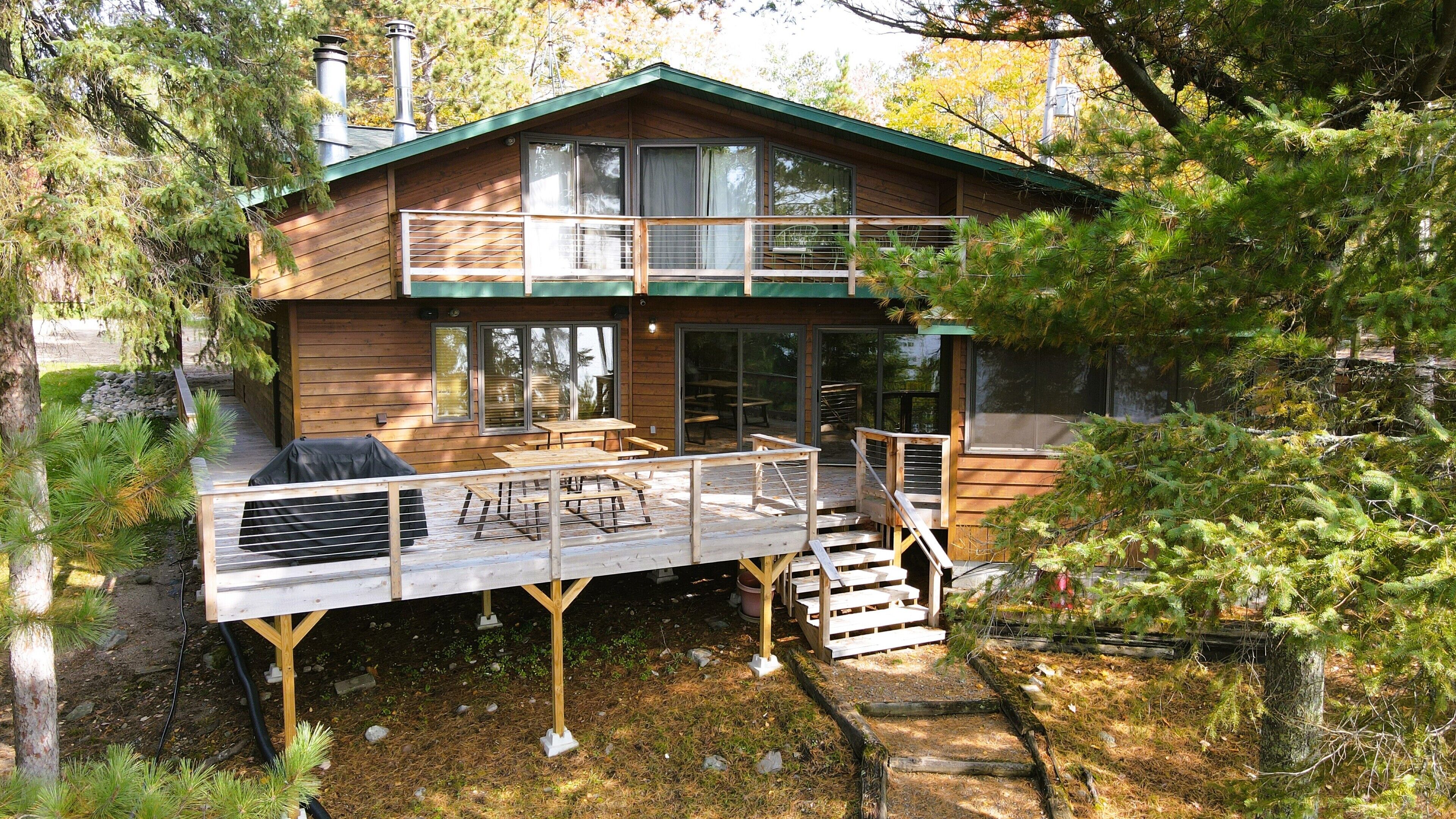 Beautiful Lakeside Property Perfect for Any Season: The Boathouse