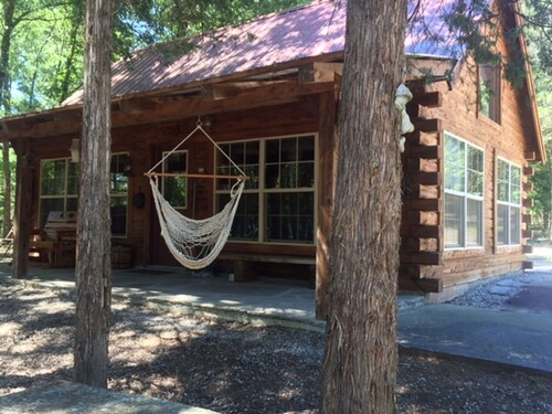 SNOW'S LOG CABIN  ON LAKE DARDANELLE ON DUBLIN BAY 🐟🦌
